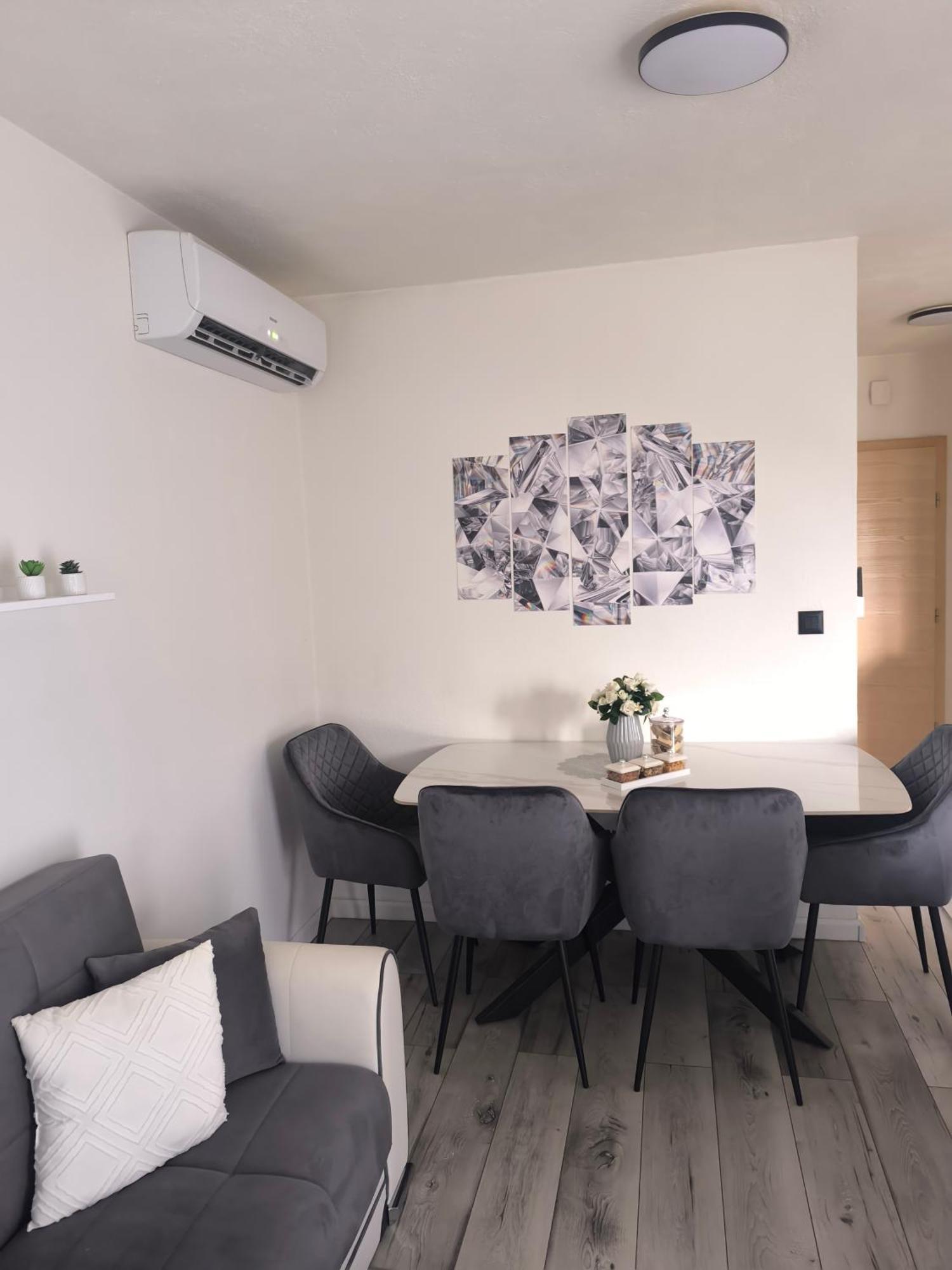 Apartman Rex Svinisce Eksteriør billede