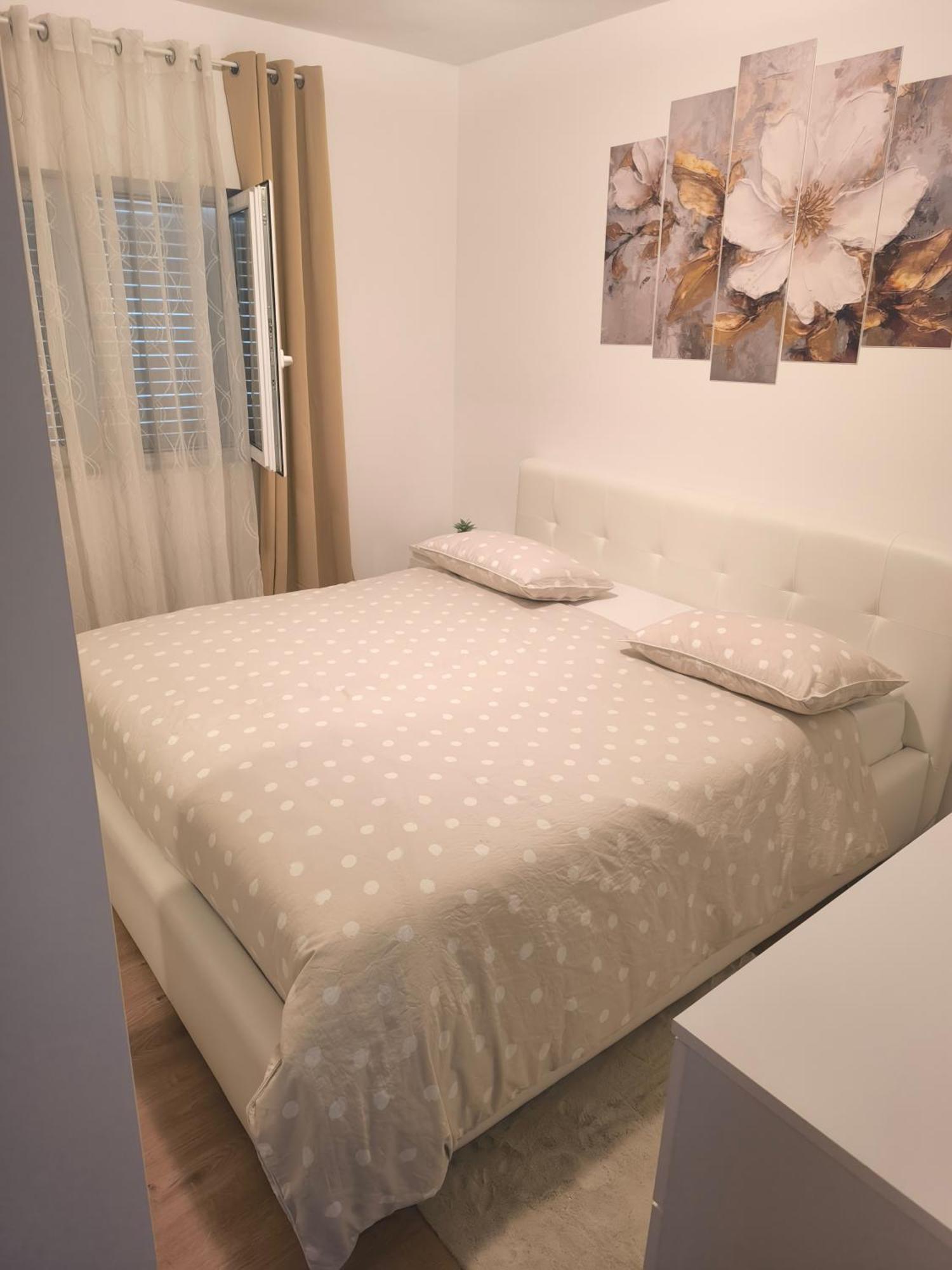 Apartman Rex Svinisce Eksteriør billede